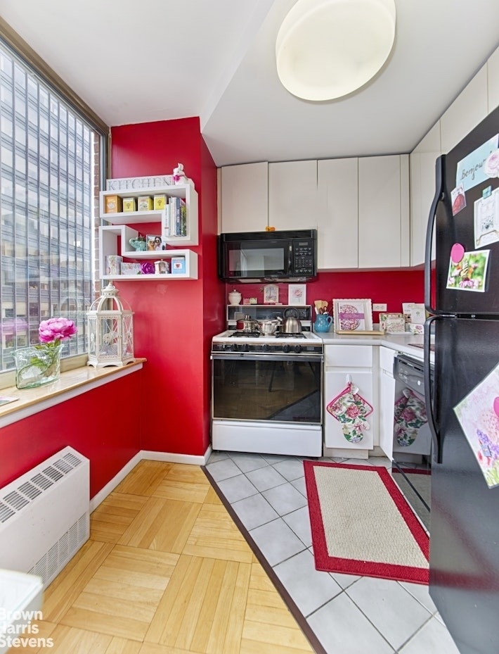 236 E 47th Street - Photo 1