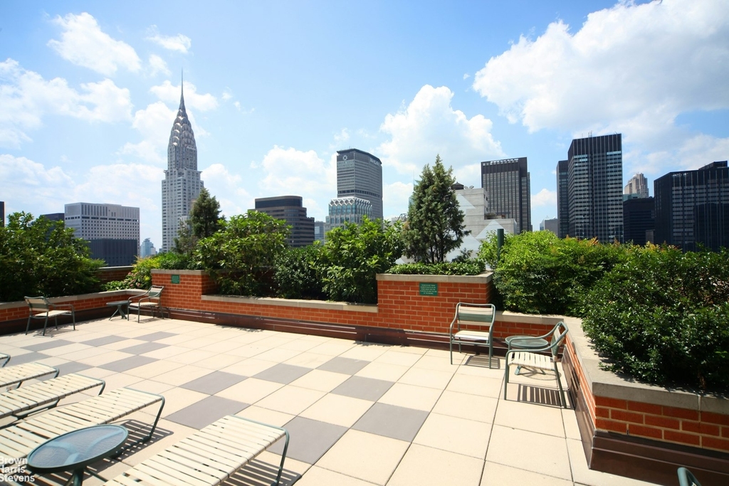 236 E 47th Street - Photo 5