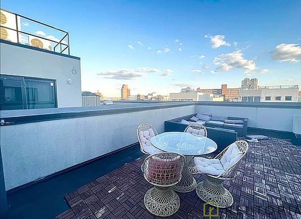 854 Metropolitan Avenue - Photo 6