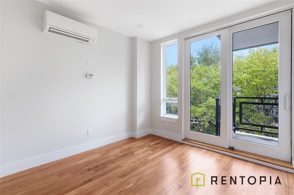 854 Metropolitan Avenue - Photo 4