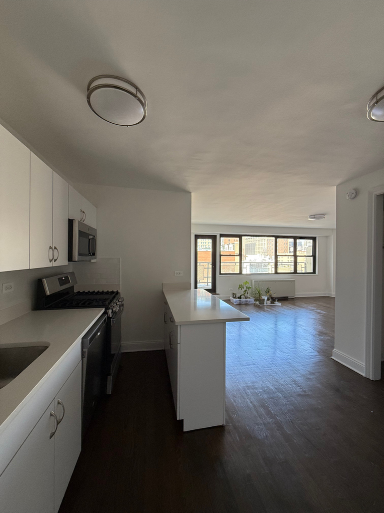145 East 16th Street - Photo 3