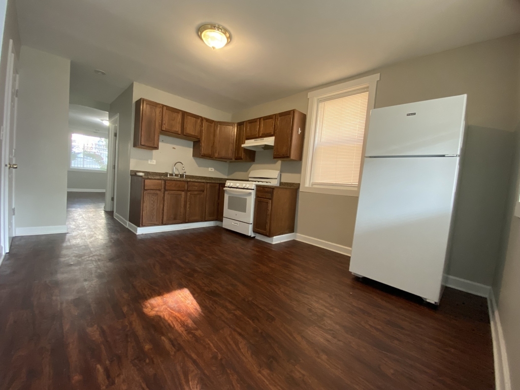 2034 N Kedvale Avenue - Photo 5
