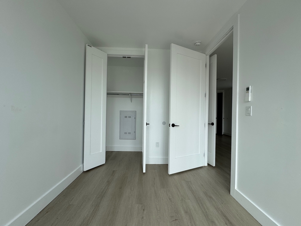 649 Hart Street - Photo 4