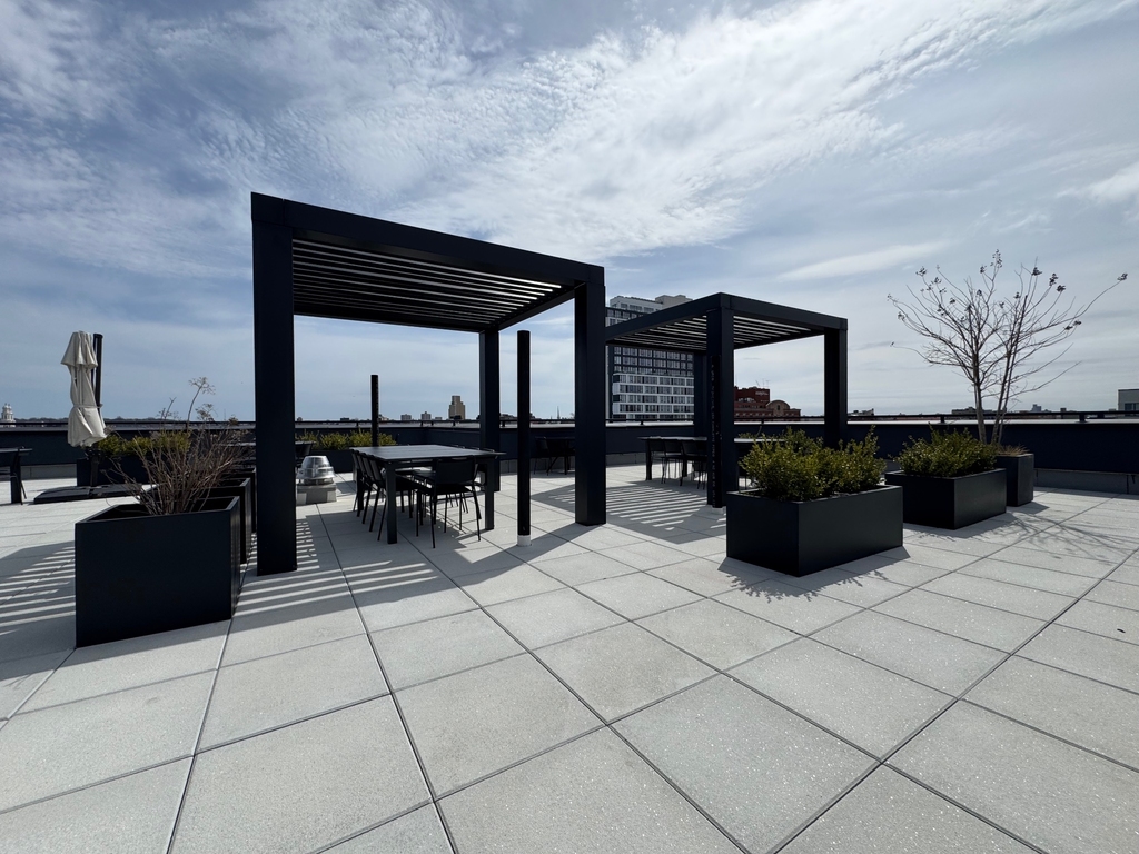 649 Hart Street - Photo 11