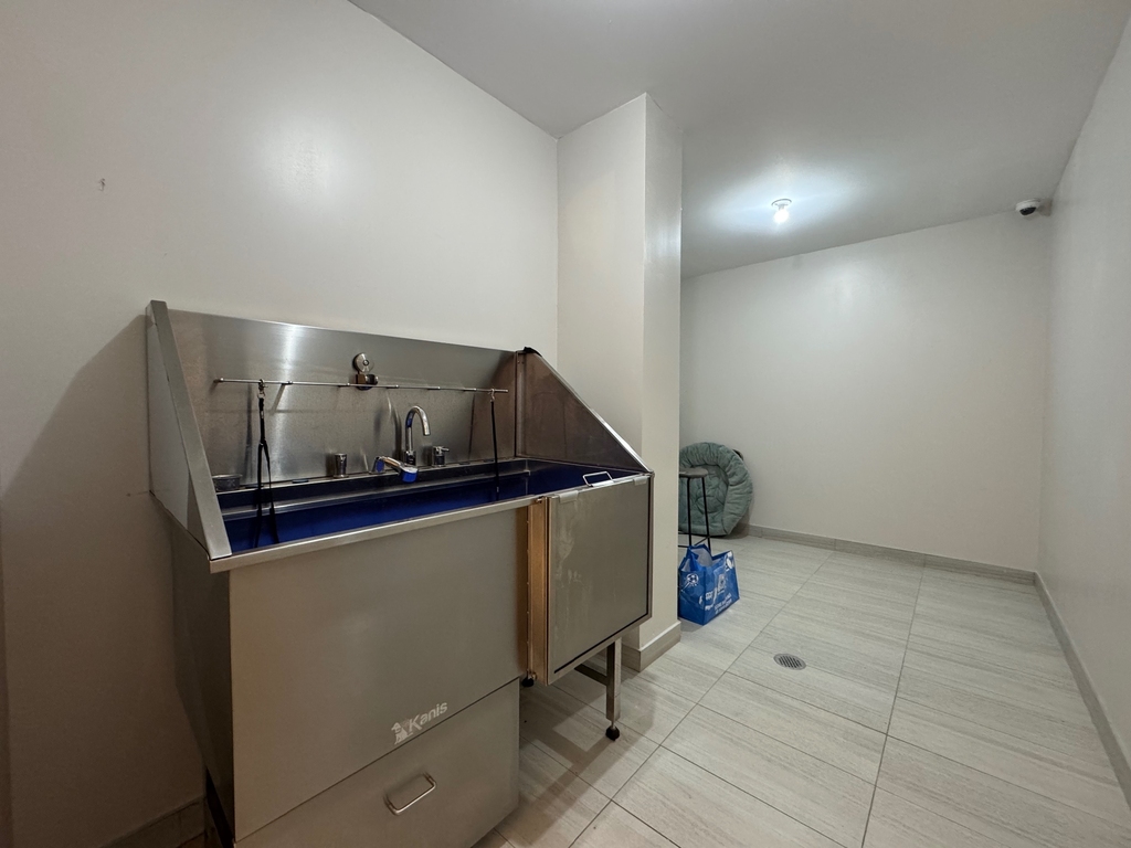 649 Hart Street - Photo 17