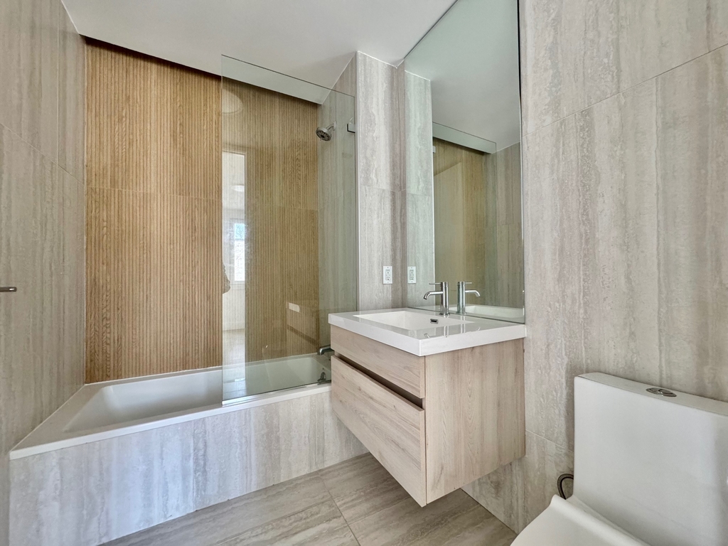 649 Hart Street - Photo 7