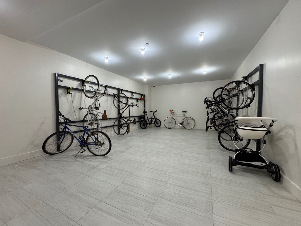 649 Hart Street - Photo 18