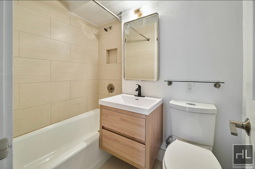 East 63rd Street - Photo 4