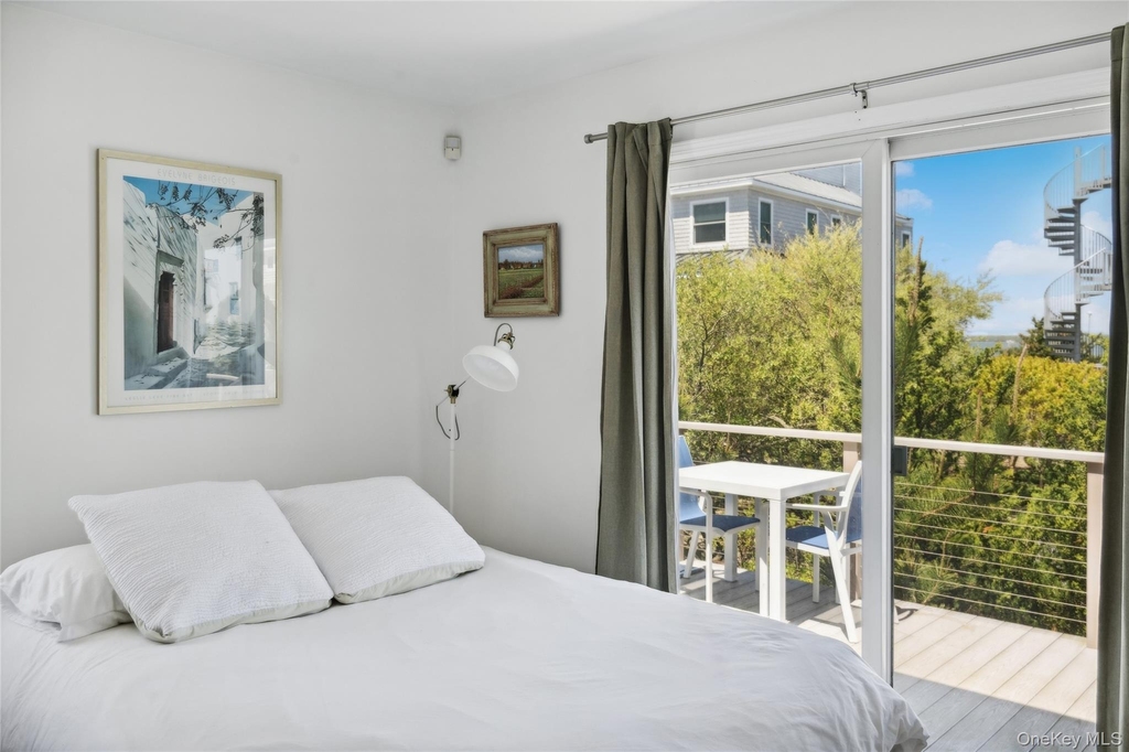 846 Dune Road - Photo 18