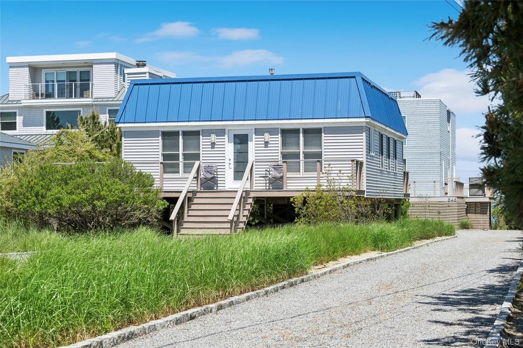 846 Dune Road - Photo 0