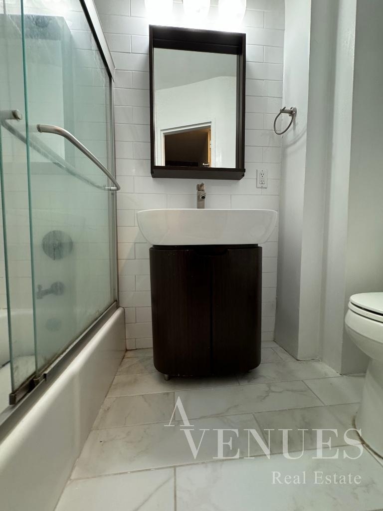 East 88th Street - Photo 6