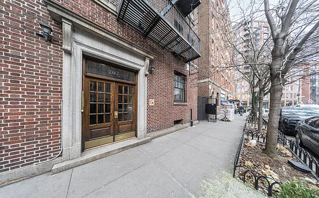 207 West 11th Street - Photo 5