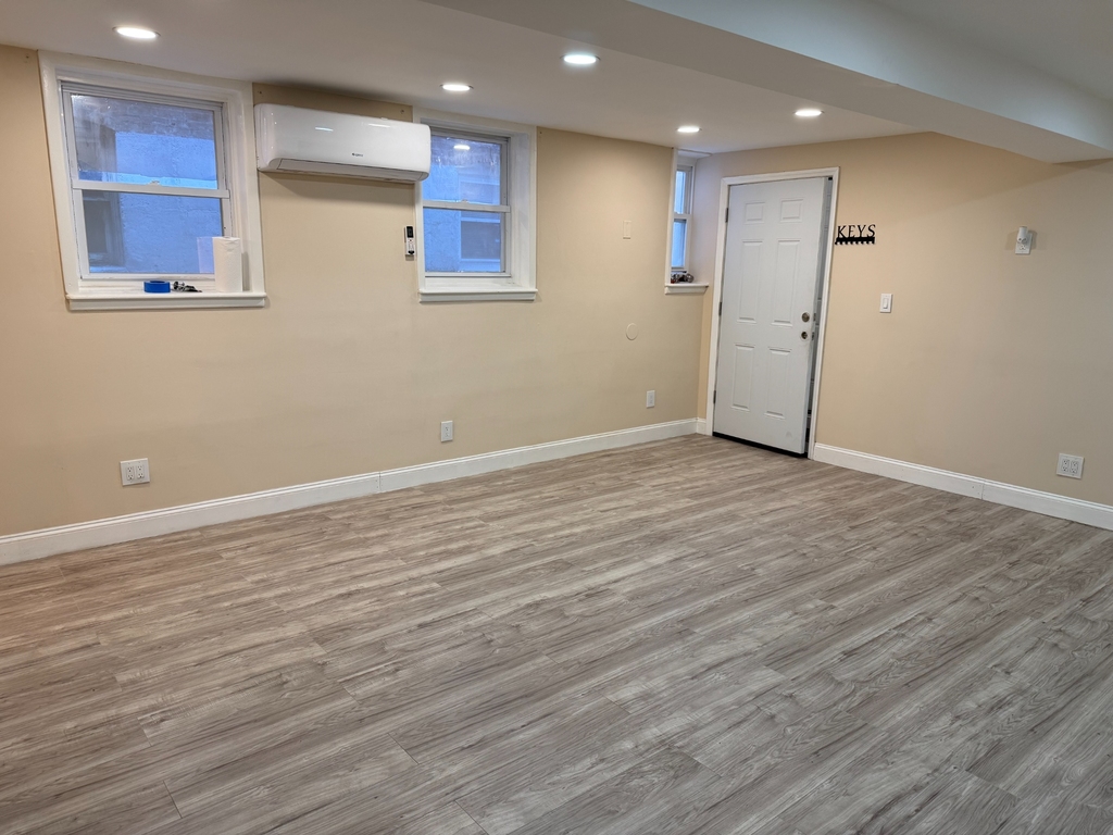 727 Commonwealth Avenue - Photo 0