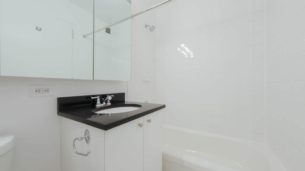 180 Riverside Blvd - Photo 66