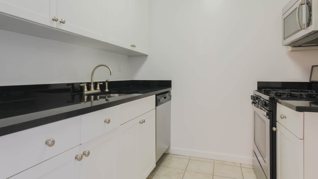 180 Riverside Blvd - Photo 64