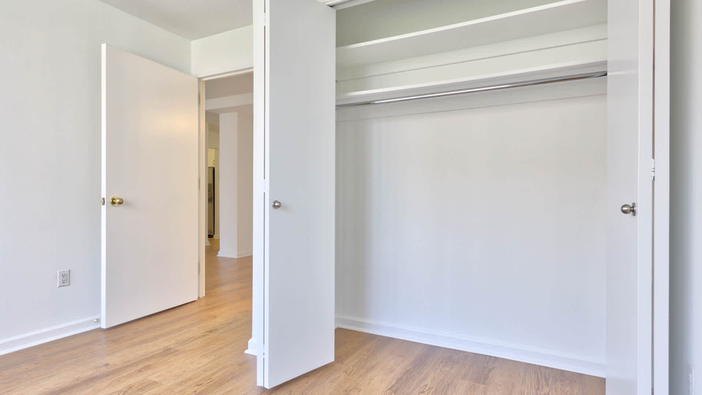 180 Riverside Blvd - Photo 52