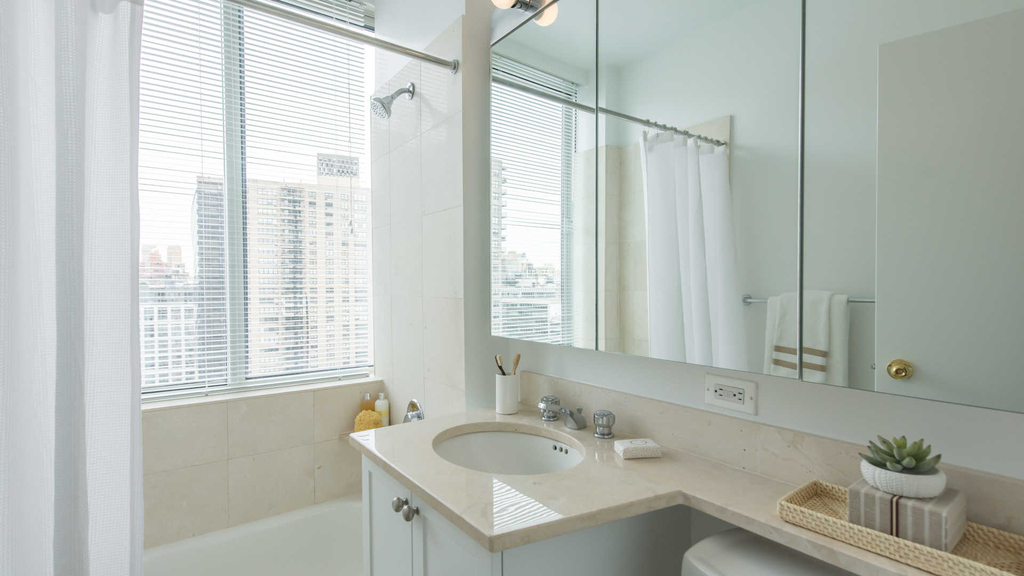 180 Riverside Blvd - Photo 50