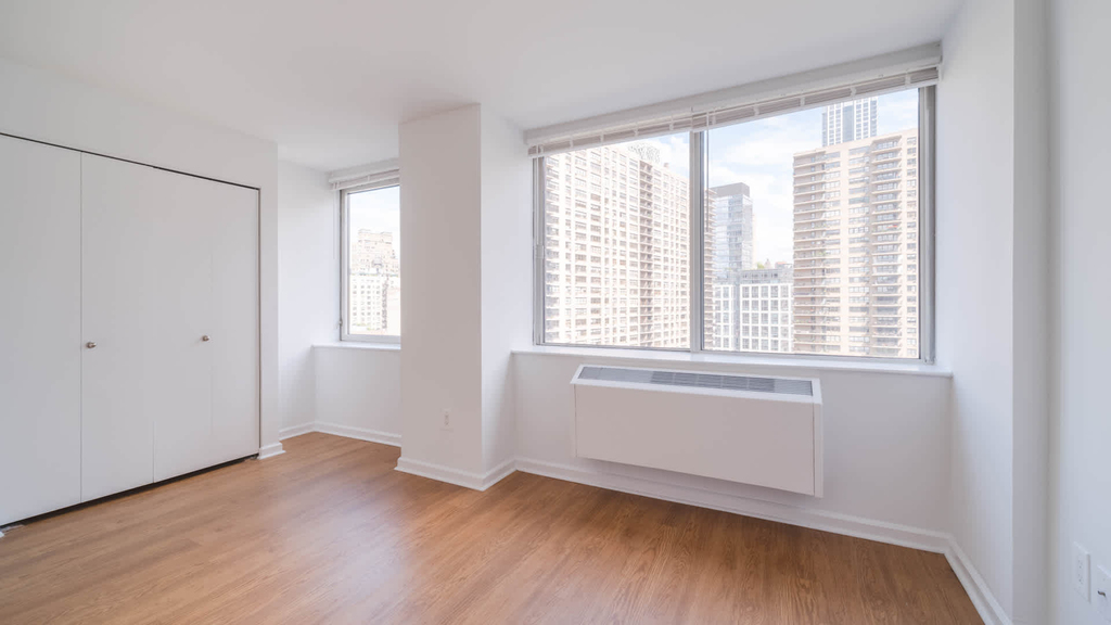 180 Riverside Blvd - Photo 24