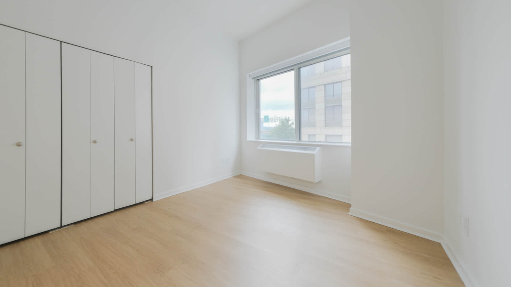 180 Riverside Blvd - Photo 29