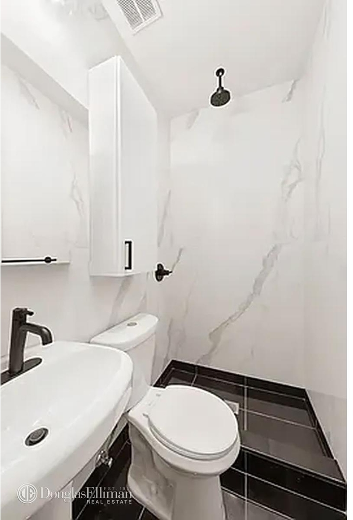 504 E 12th St - Photo 5