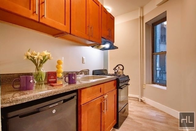 East 11th Street - Photo 0