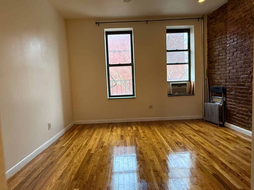1672 Park Avenue - Photo 2