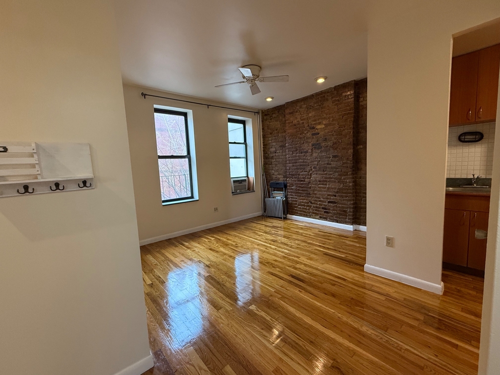 1672 Park Avenue - Photo 0