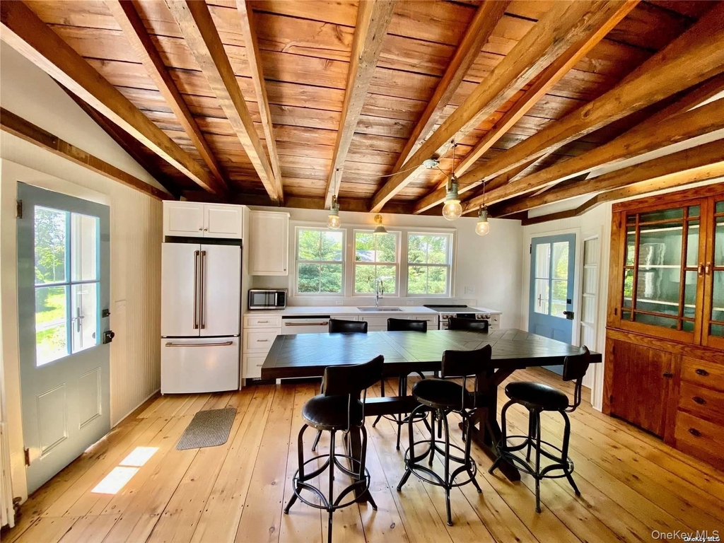 1685 Peconic Lane - Photo 4