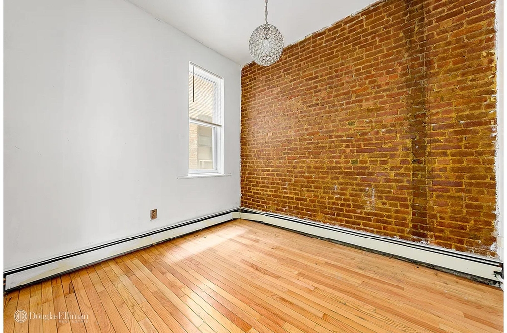 814 Marcy Avenue - Photo 1