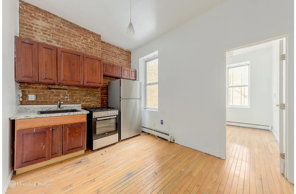 814 Marcy Avenue - Photo 0