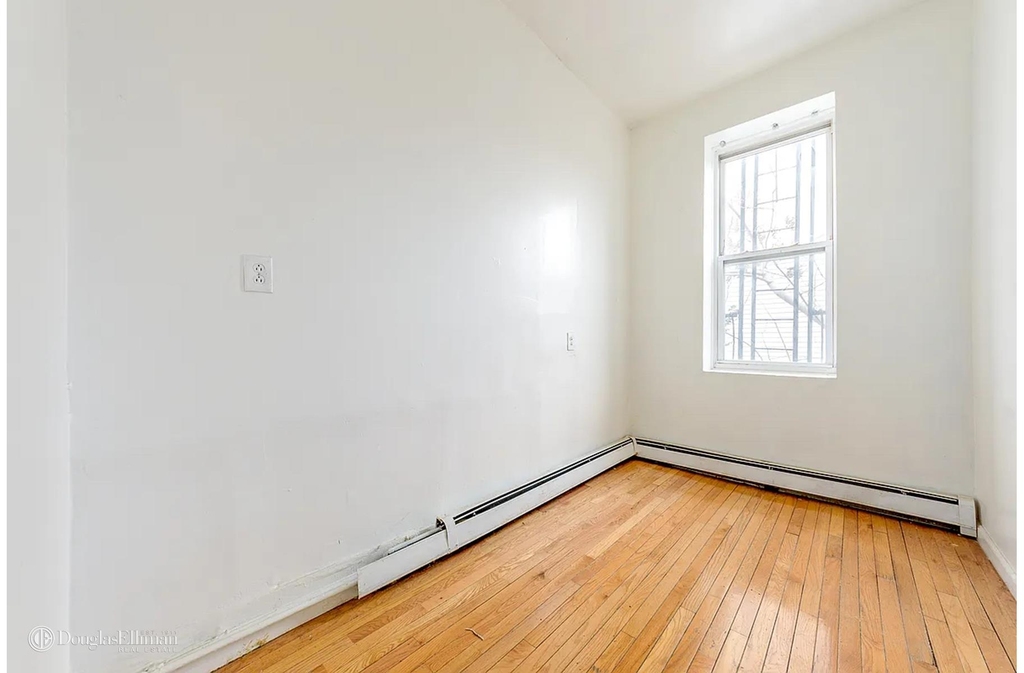 814 Marcy Avenue - Photo 2