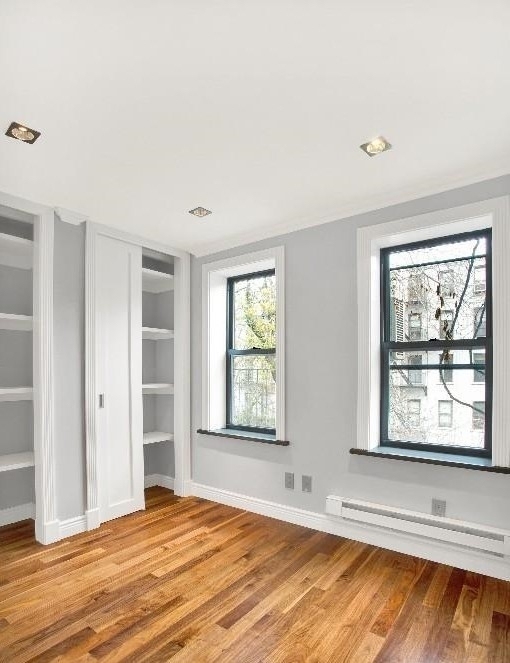 529 East 6th Street - Photo 3