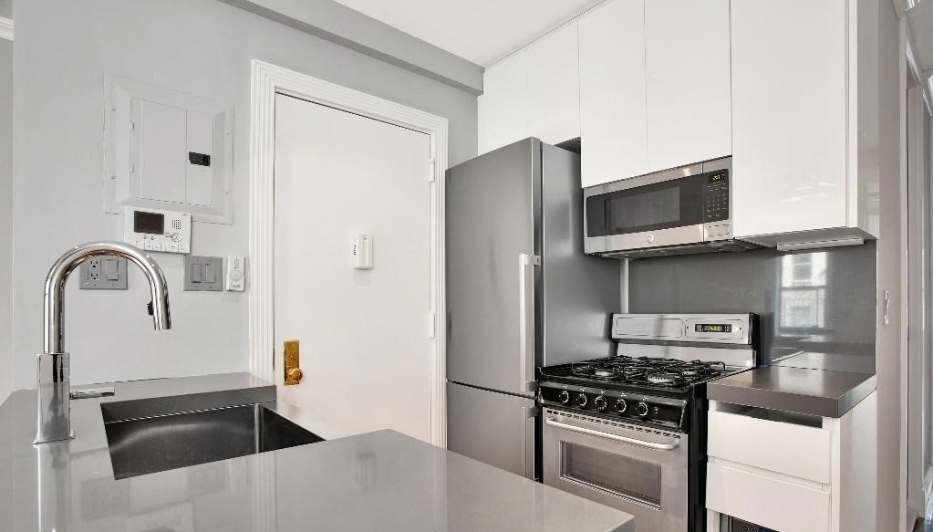529 East 6th Street - Photo 1