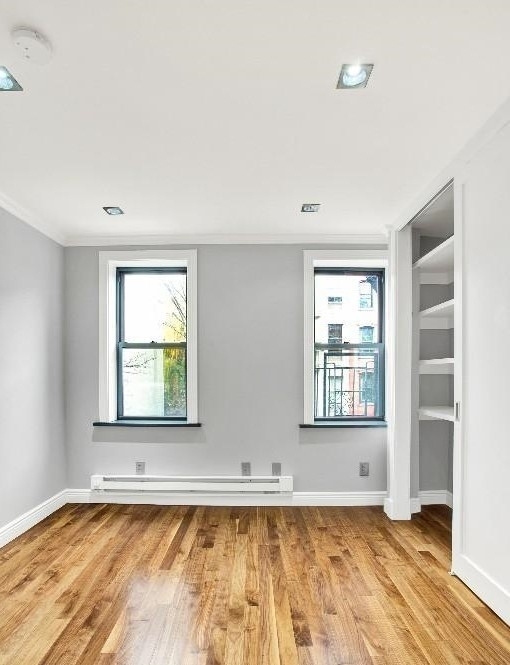 529 East 6th Street - Photo 4
