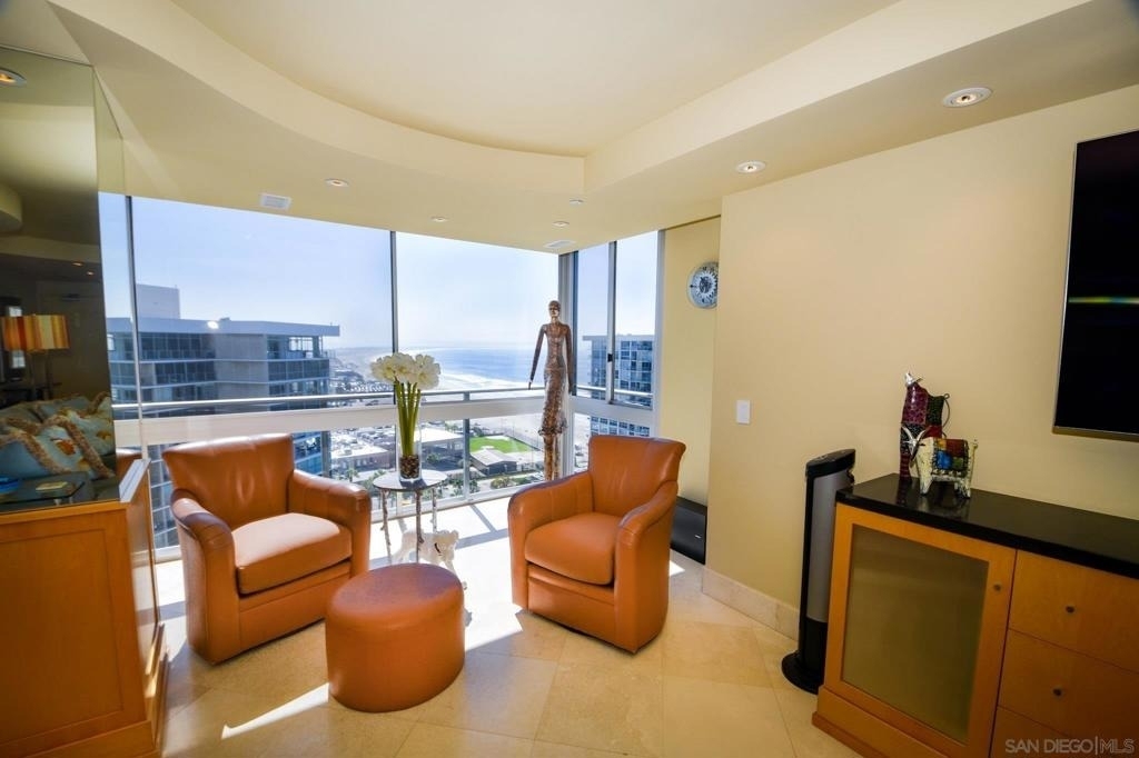 1810 Avenida Del Mundo - Photo 2
