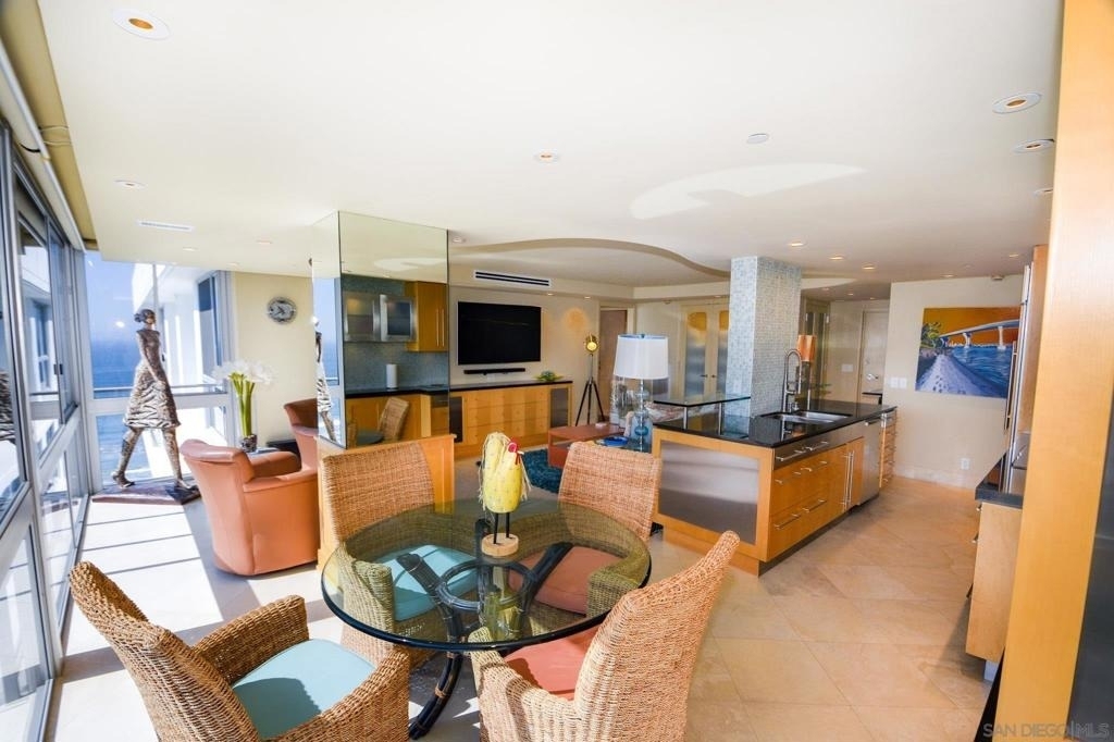 1810 Avenida Del Mundo - Photo 5