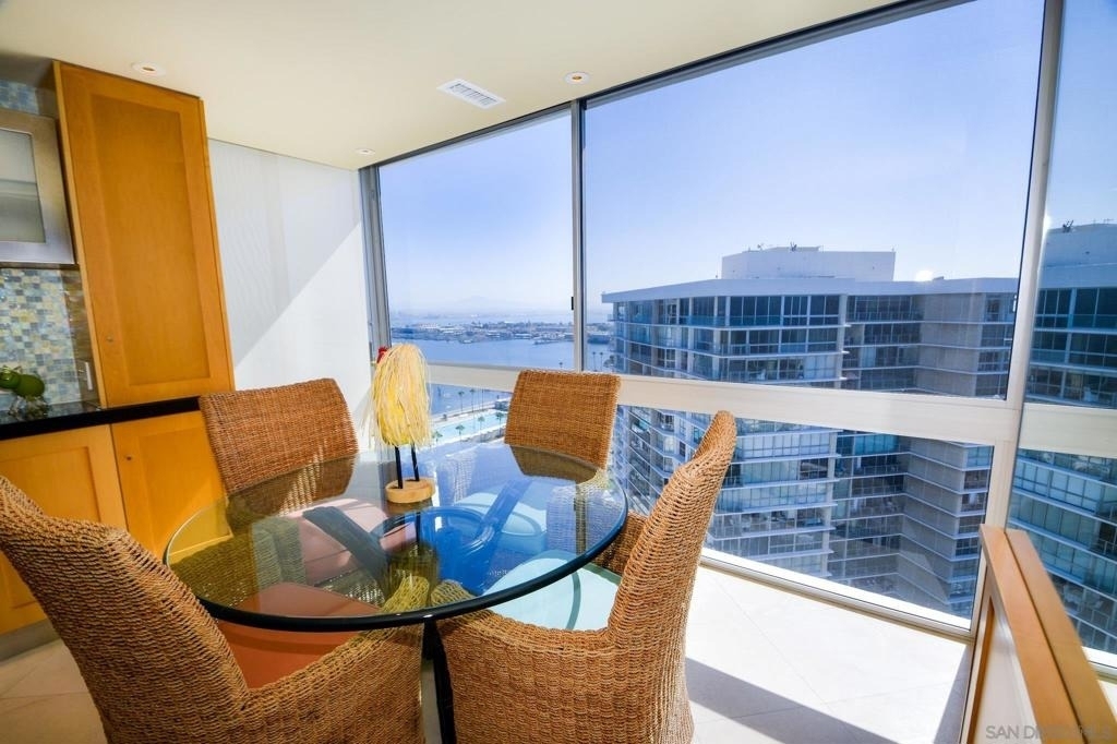 1810 Avenida Del Mundo - Photo 3