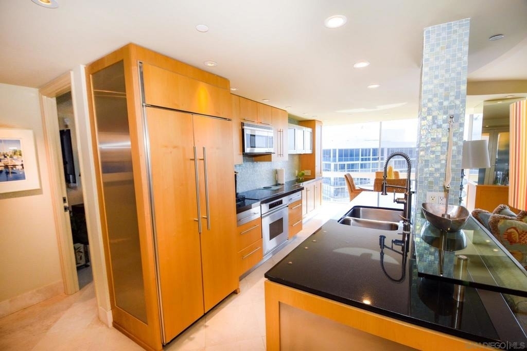 1810 Avenida Del Mundo - Photo 10