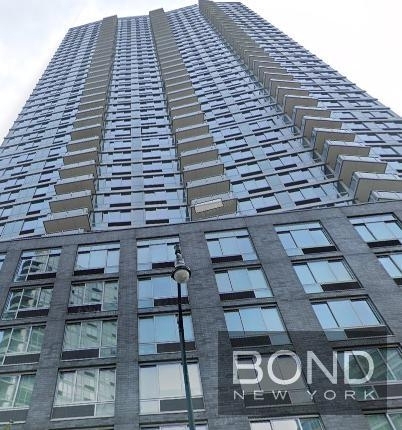 Center Boulevard - Photo 0