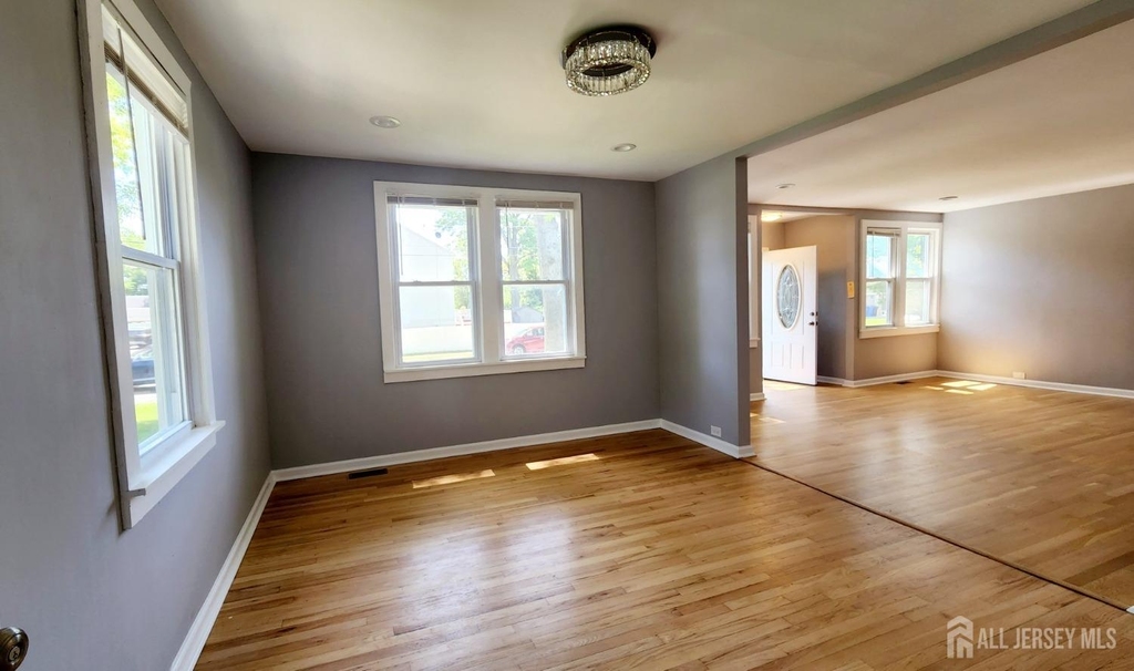 111 Demorest Avenue - Photo 6