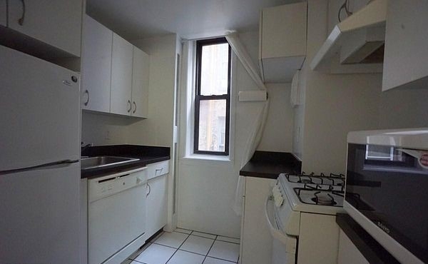 E 55th St - Photo 2