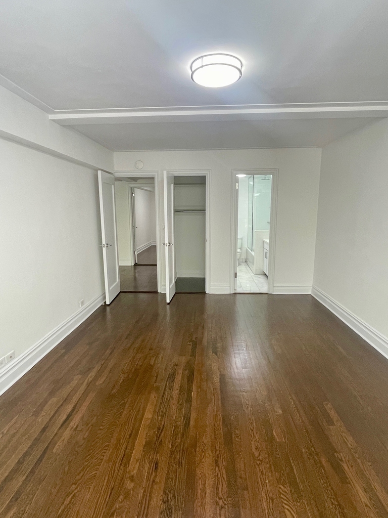 137 East 38th Street, 2E - Photo 8