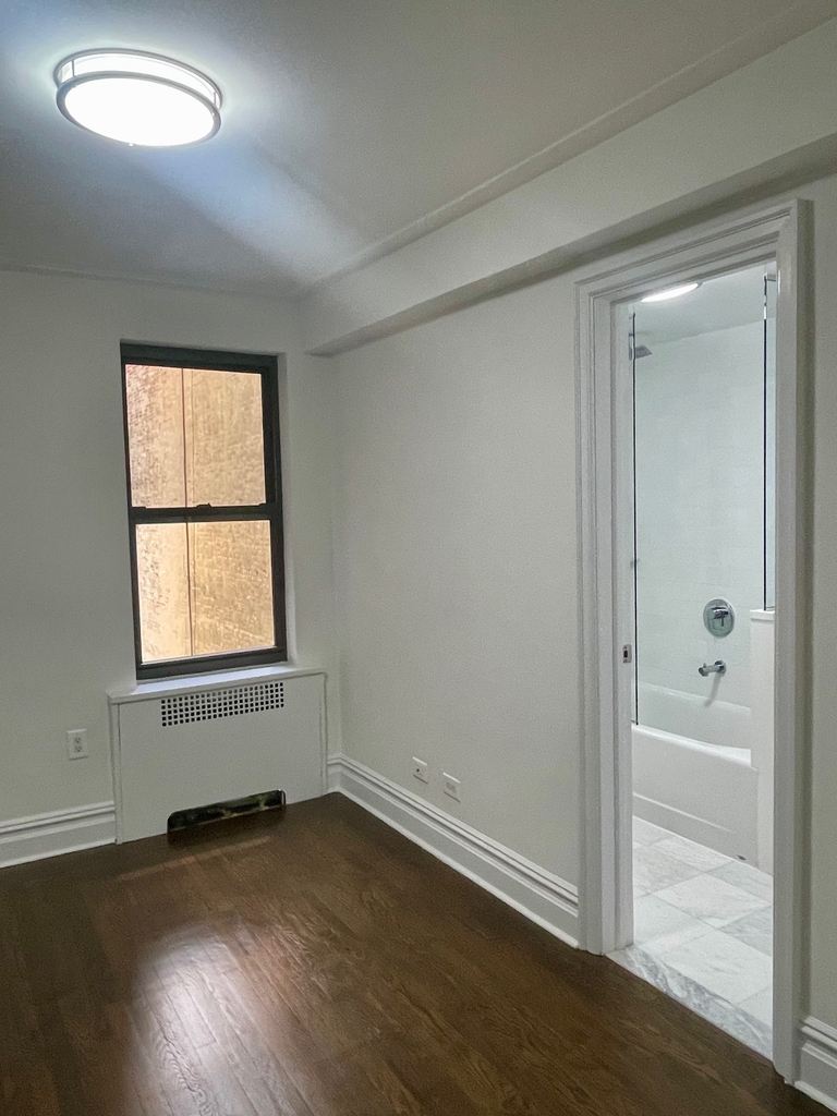 137 East 38th Street, 2E - Photo 5