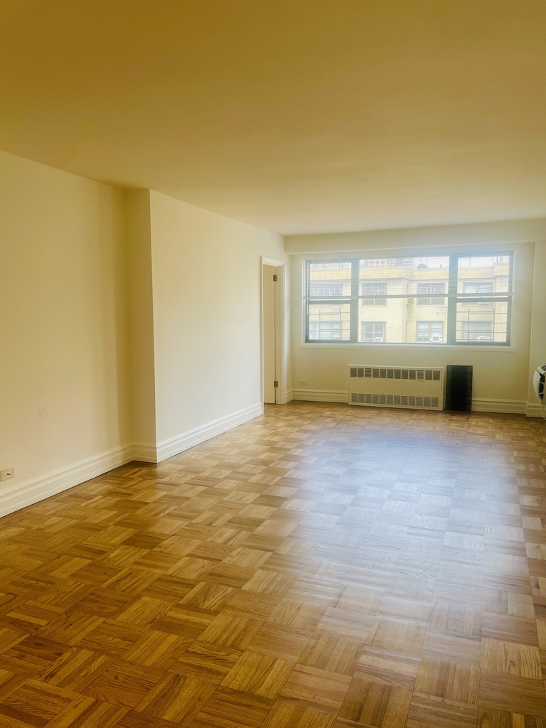 420 East 79th Street, 15B - Photo 2