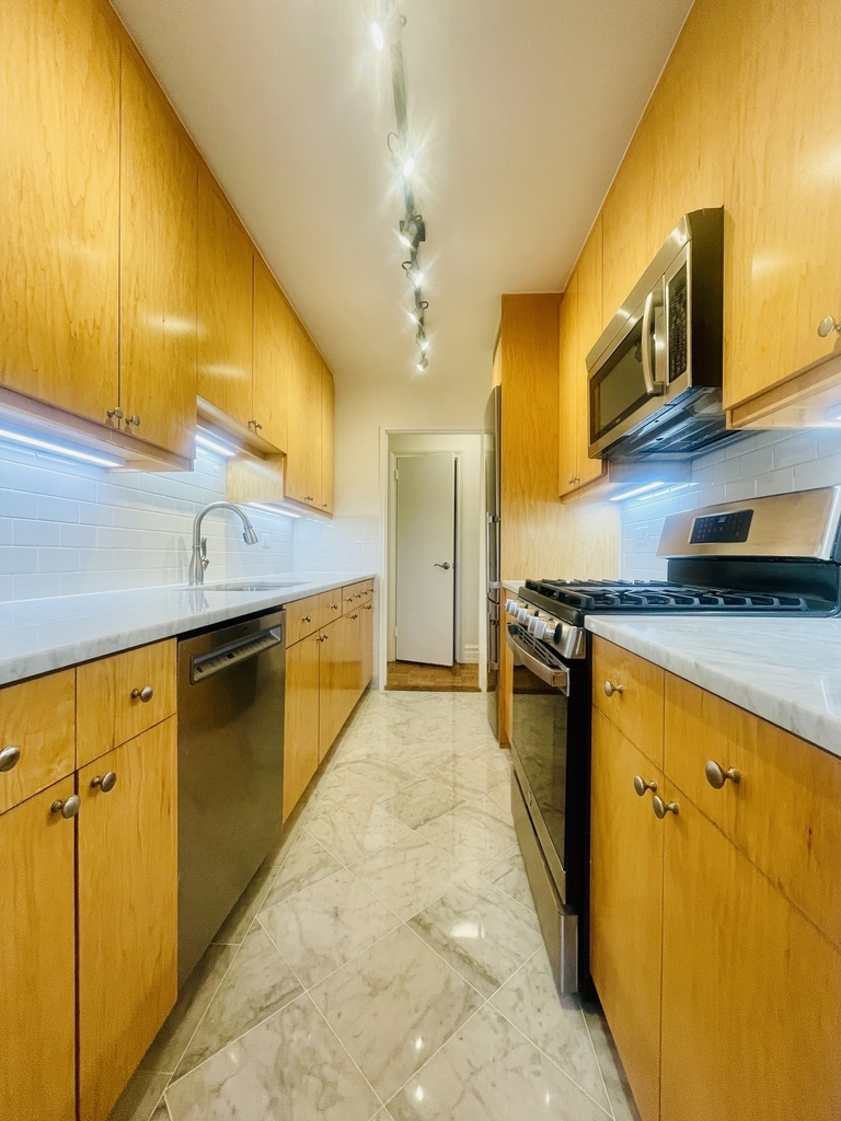 420 East 79th Street, 15B - Photo 1