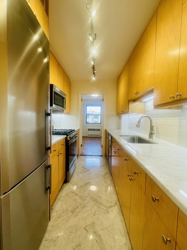 420 East 79th Street, 15B - Photo 0