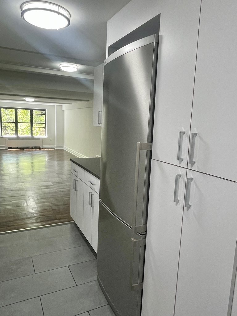 137 East 38th Street, 2E - Photo 2