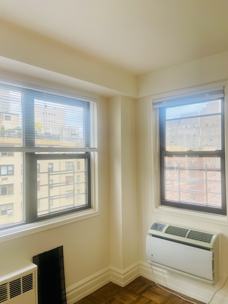 420 East 79th Street, 15B - Photo 3