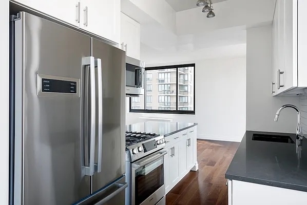 East 33rd Street - Photo 0