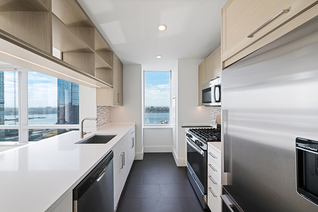 555 10th Avenue - Photo 1